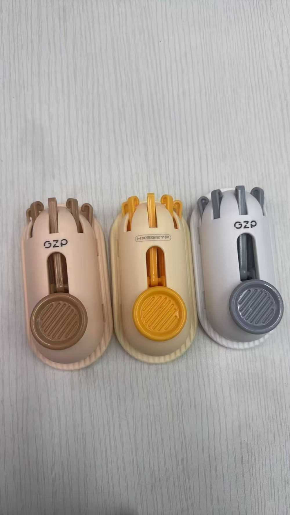 5-Claw Retractable Wall Hook – Smart & Space-Saving Storage